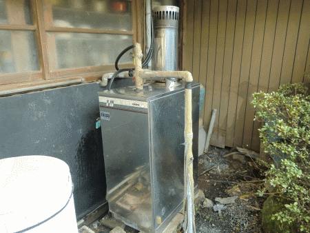 石油給湯器（ボイラー）　減圧式給湯専用ＩＢ－４５１２ＳＧ施工前